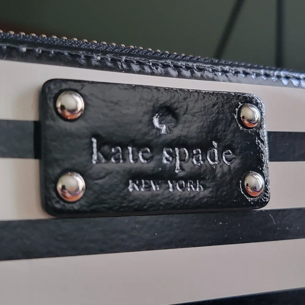 Kate Spade WLRU1459 Wellesley Stripe Patent Leather Zip Wallet Black White